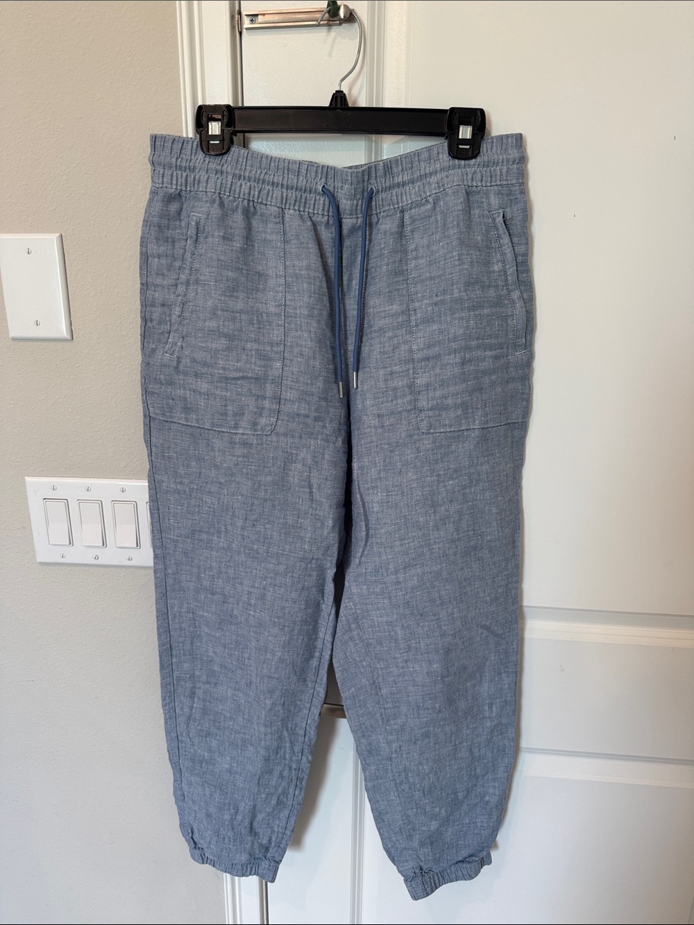 Athleta women’s Light Blue Elastic-Waist 100% Linen Jogger Pants